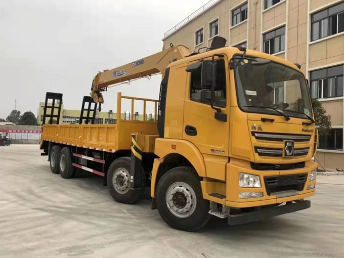 徐工吊機(jī)12噸徐工漢風(fēng)隨車吊帶爬梯圖片展示2