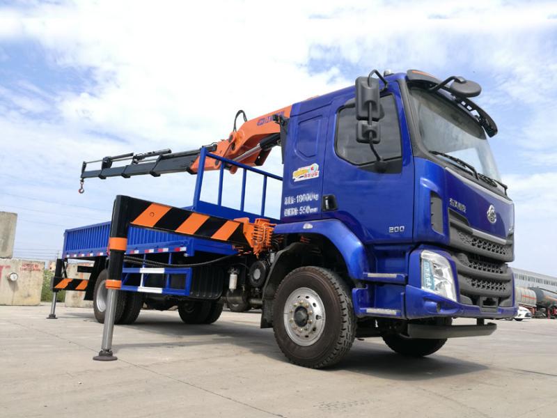 SQ240ZB4柳汽乘龍折臂隨車(chē)吊