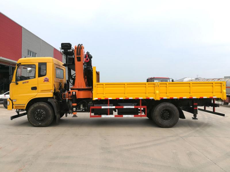 SQ240ZB4東風御虎折臂隨車吊