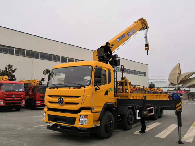 徐工吊機(jī)16噸東風(fēng)特商前四后八隨車吊