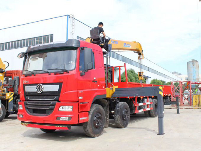 徐工14噸雙聯(lián)泵東風(fēng)暢行D7L隨車吊