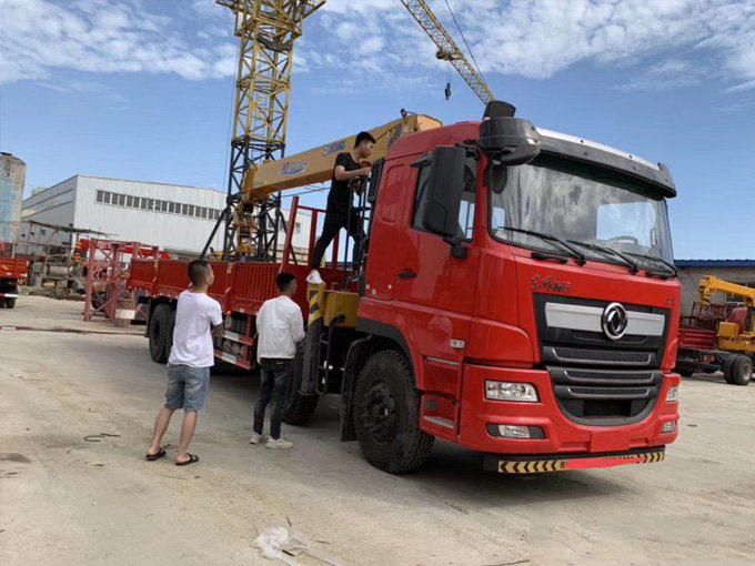 徐工14噸雙聯(lián)泵東風(fēng)暢行D7L隨車吊圖片展示3