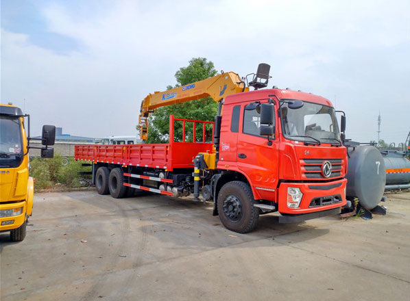 徐工吊機12噸東風(fēng)專底D3隨車吊