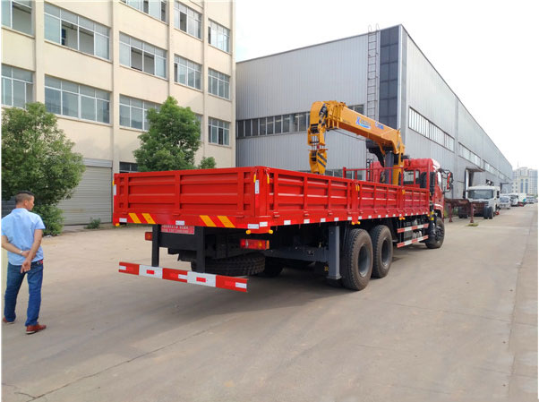 徐工吊機12噸東風(fēng)專底D3隨車吊圖片展示3