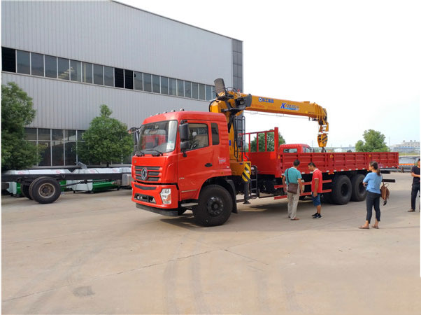 徐工吊機12噸東風(fēng)專底D3隨車吊圖片展示5