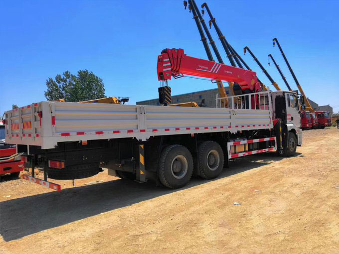 陜汽德龍新M3000后八輪三一12噸吊機12噸隨車吊圖片展示4