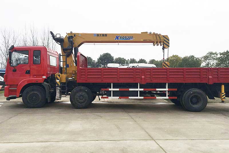 10噸小三軸東風隨車吊(高性價比)圖片展示5