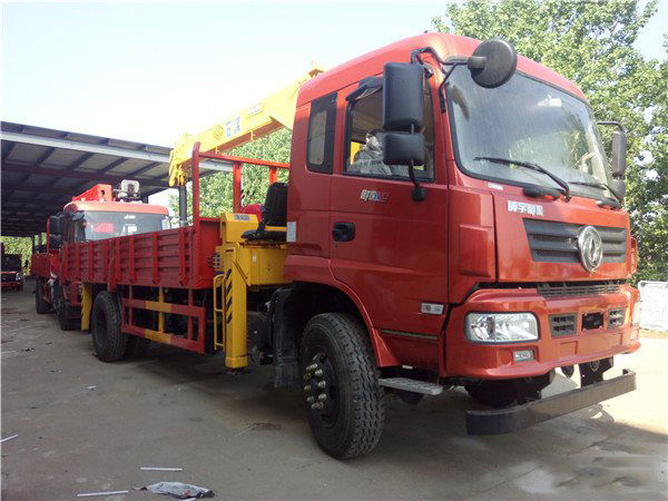 石煤8噸東風(fēng)隨車(chē)吊（東風(fēng) -- 御虎8噸隨車(chē)起重運(yùn)輸車(chē)）圖片展示2