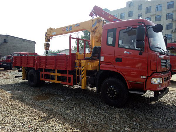 石煤8噸東風(fēng)隨車(chē)吊（東風(fēng) -- 御虎8噸隨車(chē)起重運(yùn)輸車(chē)）