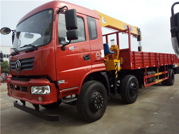 飛濤8噸三軸東風隨車吊（東風 -- 御龍8噸隨車起重運輸車）
