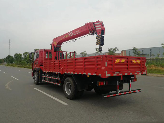 三一吊機(jī)8噸福田瑞沃隨車吊圖片展示4