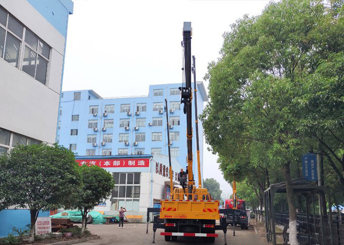 程力吊機8噸東風T702隨車吊圖片展示4 程力吊機8噸東風T702隨車吊圖片展示4