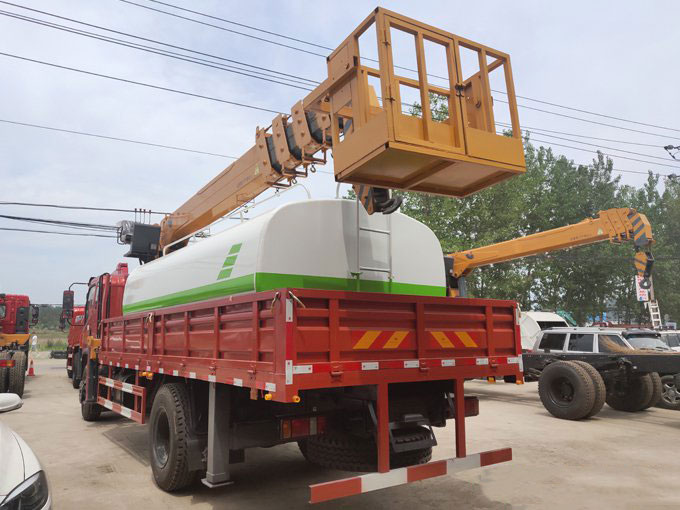 程力吊機8噸東風隨車吊帶吊籃副灑水于一體多功能隨車吊圖片展示3 程力吊機8噸東風隨車吊帶吊籃副灑水于一體多功能隨車吊圖片展示3