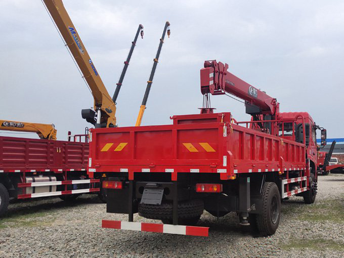 8噸東風(fēng)暢行D3L隨車吊圖片展示4 8噸東風(fēng)暢行D3L隨車吊圖片展示4