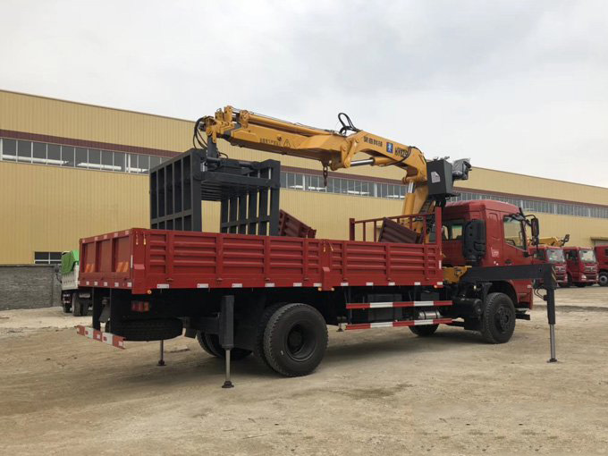 8噸東風隨車吊帶夾具多功能隨車吊圖片展示3 8噸東風隨車吊帶夾具多功能隨車吊圖片展示3