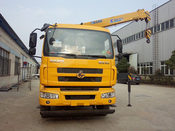 徐工6.3噸東風柳汽乘龍隨車吊圖片展示2