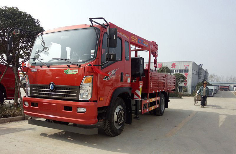 長興6.3噸重汽王牌隨車吊