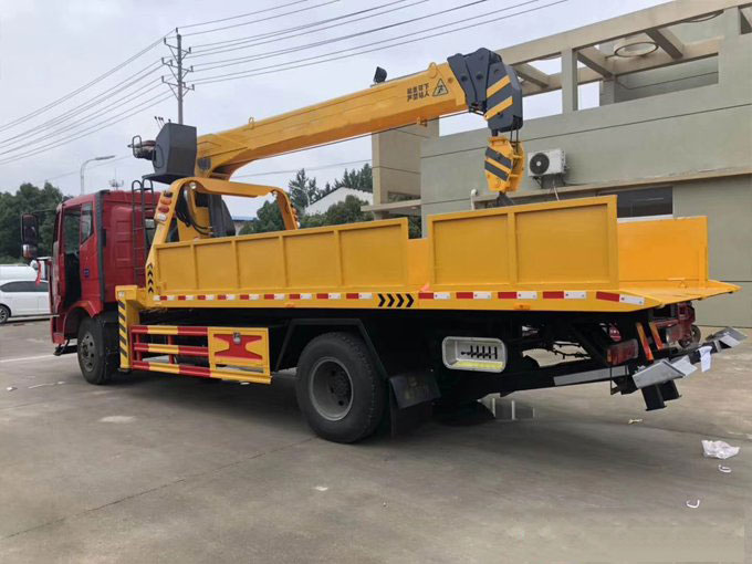 程力吊機6.3噸解放J6隨車吊帶清障圖片展示3