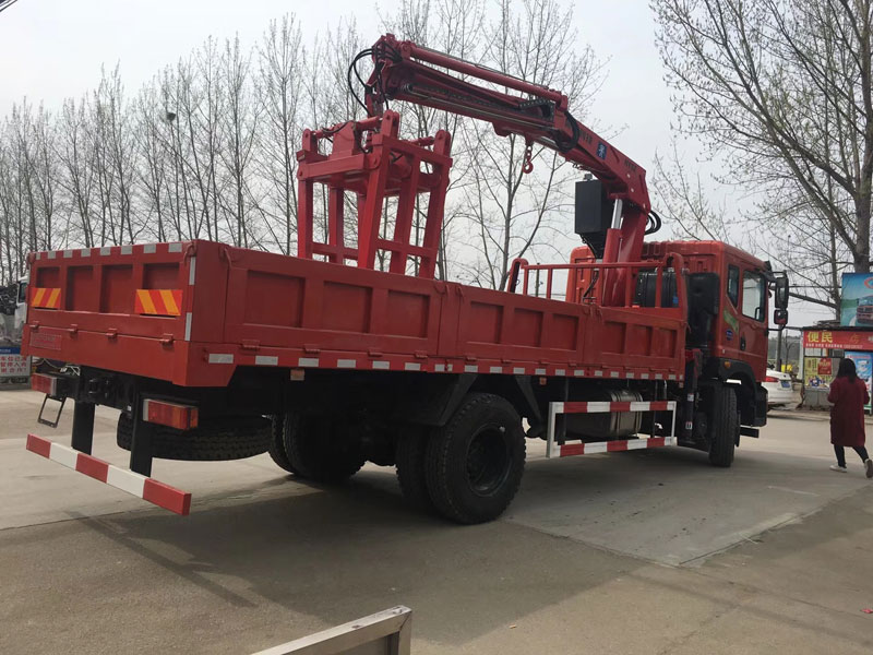 東風T5單橋程力5噸折臂吊隨車吊圖片展示3 東風T5單橋程力5噸折臂吊隨車吊圖片展示3