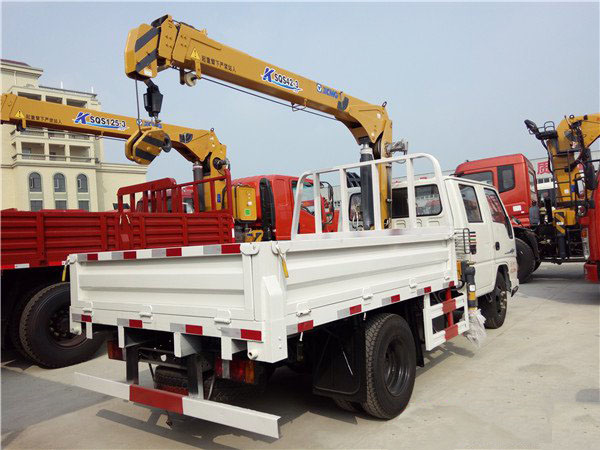 徐工2噸雙排江鈴隨車吊(江鈴2噸隨車起重運(yùn)輸車)圖片展示3 徐工2噸雙排江鈴隨車吊(江鈴2噸隨車起重運(yùn)輸車)圖片展示3