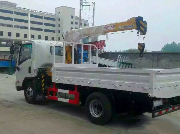 藍牌飛濤3.5噸大運隨車吊(大運3.2噸隨車起重運輸車)