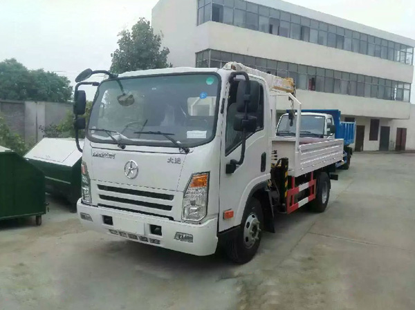 藍牌飛濤3.5噸大運隨車吊(大運3.2噸隨車起重運輸車)圖片展示2 藍牌飛濤3.5噸大運隨車吊(大運3.2噸隨車起重運輸車)圖片展示2