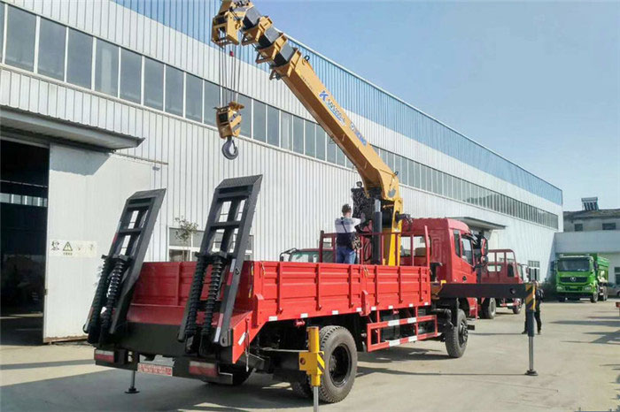 東風專底6×2徐工8噸隨車吊帶爬梯圖片圖片展示4 東風專底6×2徐工8噸隨車吊帶爬梯圖片圖片展示4