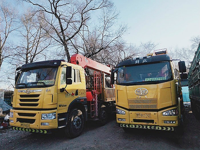 隨車吊選擇小三軸、后八輪、前四后八哪個好用？