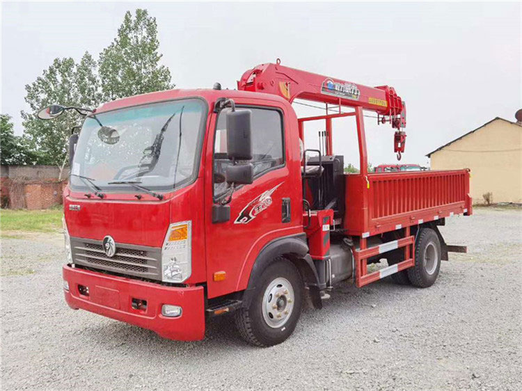 藍(lán)牌隨車吊底盤哪個(gè)品牌好?