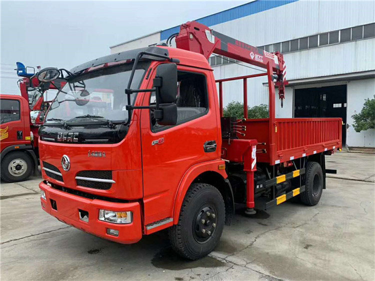 藍(lán)牌隨車吊底盤哪個(gè)品牌好?