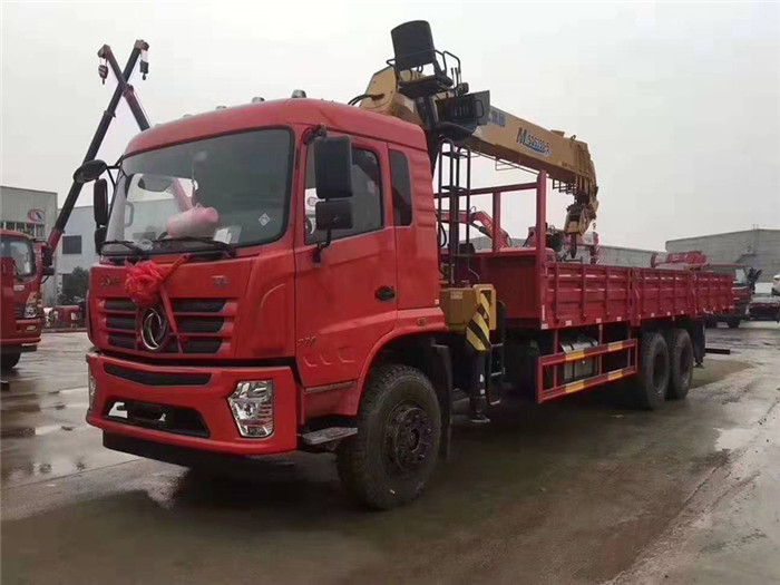 河南洛陽翟老板訂購(gòu)東風(fēng)D3后八輪徐工12噸隨車吊