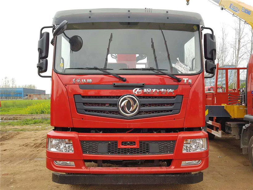 拉移動(dòng)活動(dòng)房用什么樣的隨車吊車？