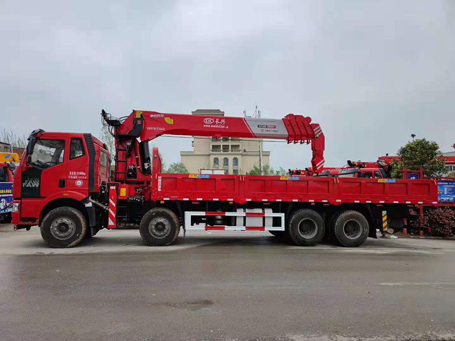 解放J6前四后八16噸隨車吊圖片展示2 解放J6前四后八16噸隨車吊圖片展示2