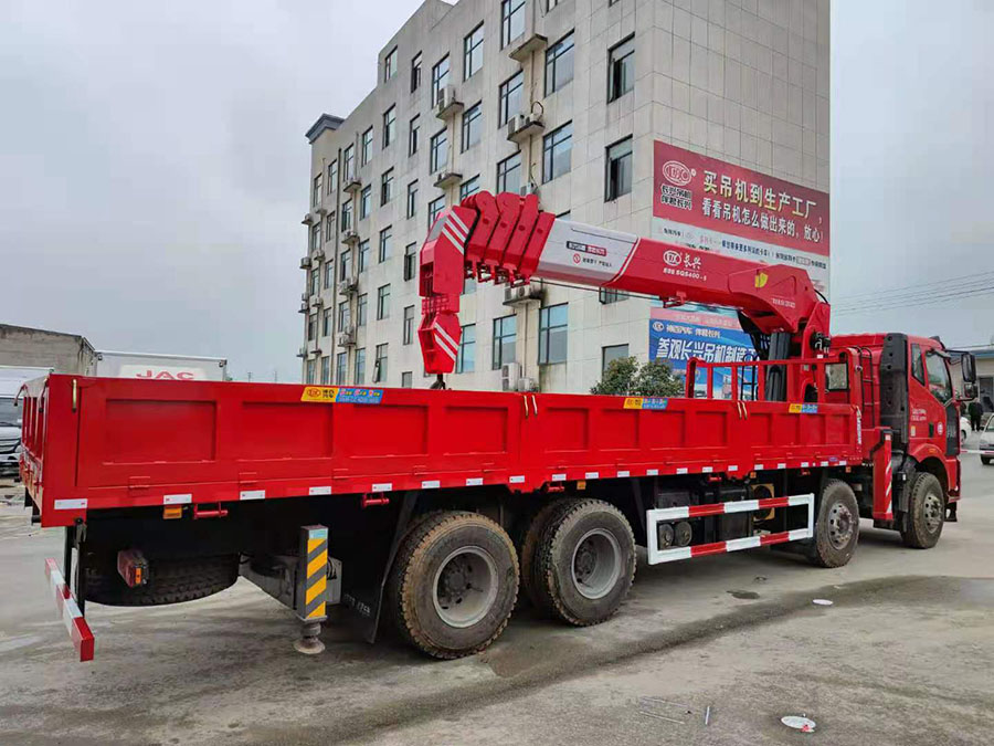 解放J6前四后八16噸隨車吊圖片展示5 解放J6前四后八16噸隨車吊圖片展示5