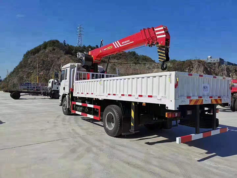 購車攻略：隨車吊的吊機該如何選擇？