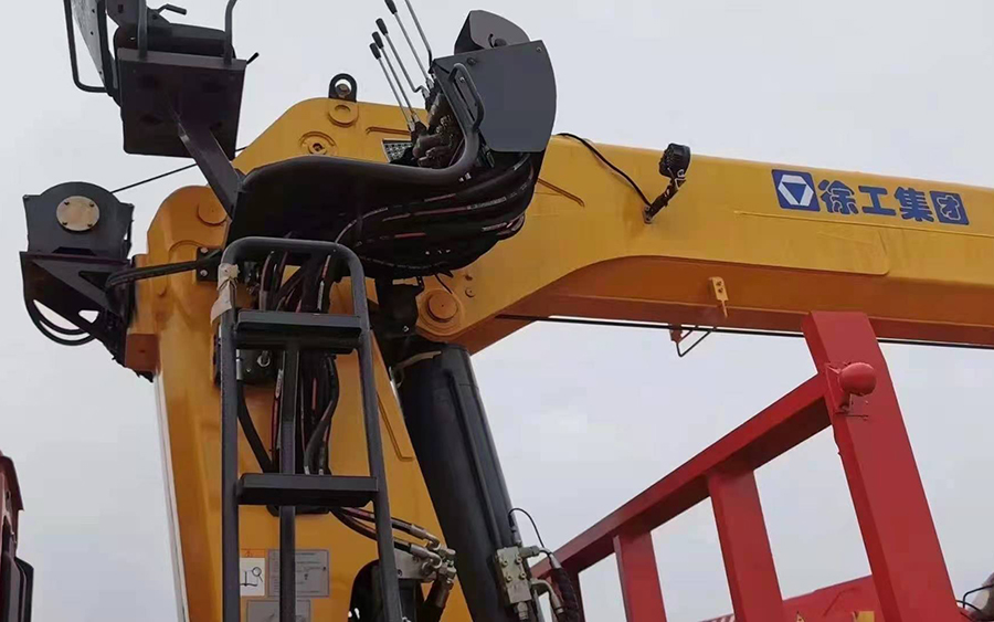 陜汽德龍徐工16噸隨車吊圖片展示5 陜汽德龍徐工16噸隨車吊圖片展示5
