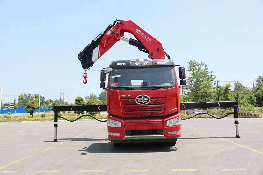 解放30噸折臂隨車(chē)吊