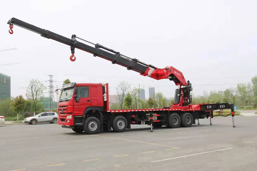 重汽豪沃25噸重型隨車吊圖片展示3