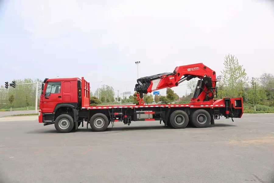 重汽豪沃25噸重型隨車吊圖片展示4