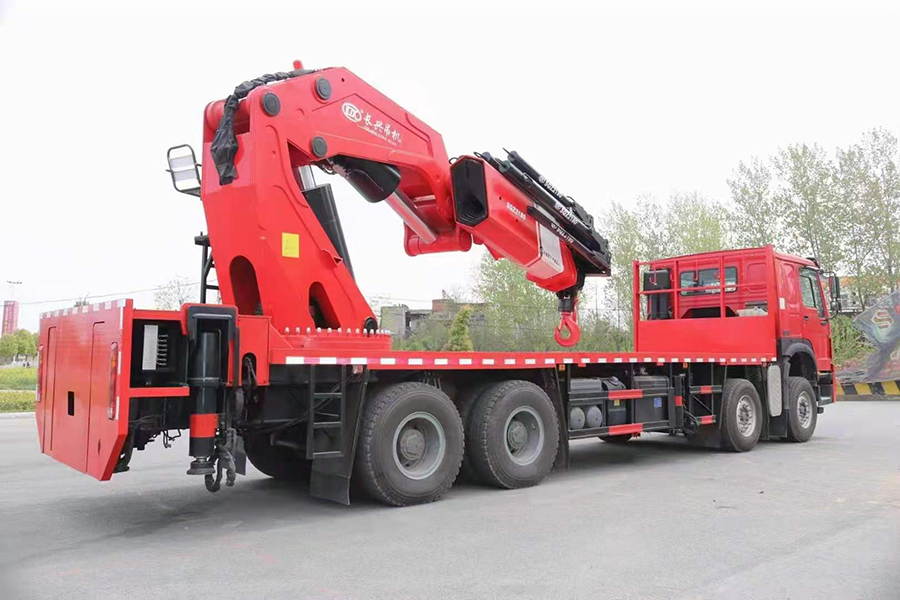 重汽豪沃25噸重型隨車吊圖片展示6
