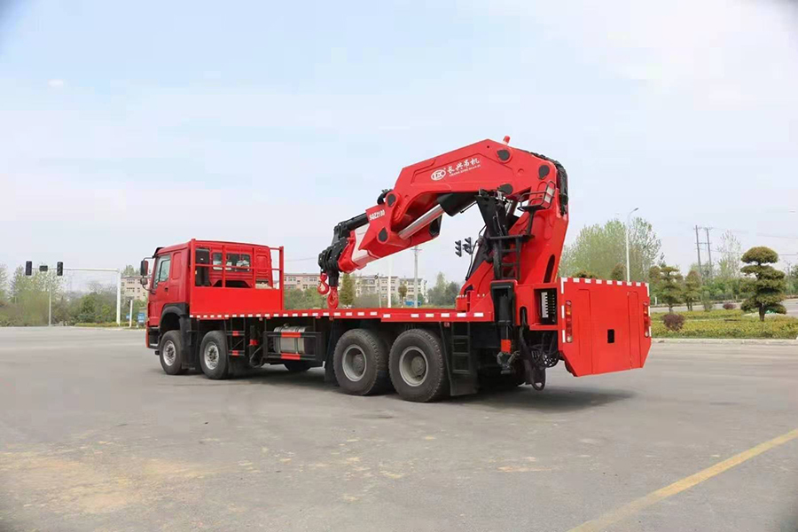 重汽豪沃25噸重型隨車吊圖片展示5