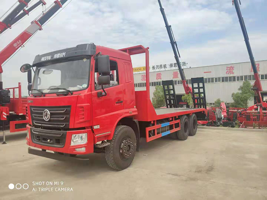 東風后八輪平板車 國五現(xiàn)車21.8萬