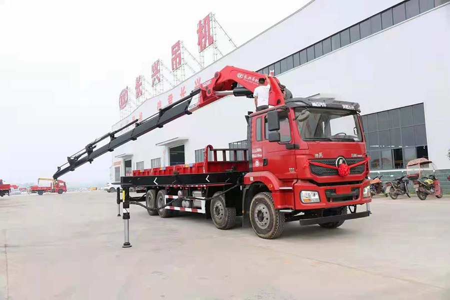 陜汽德龍長(zhǎng)興25噸折臂隨車(chē)吊多少錢(qián)