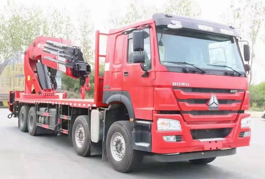 重汽豪沃55噸折臂隨車吊