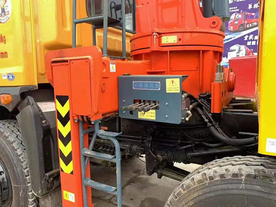 解析：東風華神DV5石煤12噸隨車吊