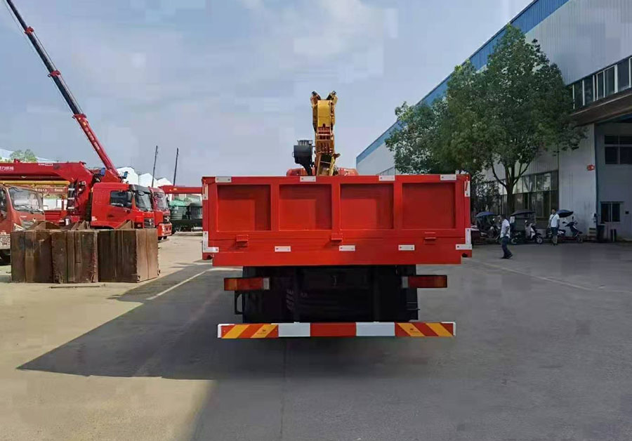 東風(fēng)天龍徐工14噸隨車吊 國(guó)六410馬力圖片展示7 東風(fēng)天龍徐工14噸隨車吊 國(guó)六410馬力圖片展示7