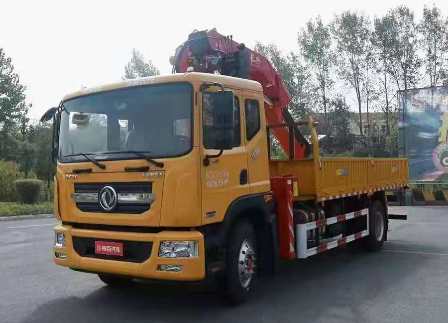 東風多利卡8噸折臂隨車吊