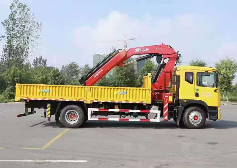 東風多利卡8噸折臂隨車吊