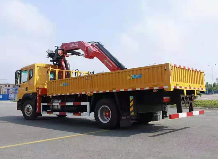 東風多利卡8噸折臂隨車吊