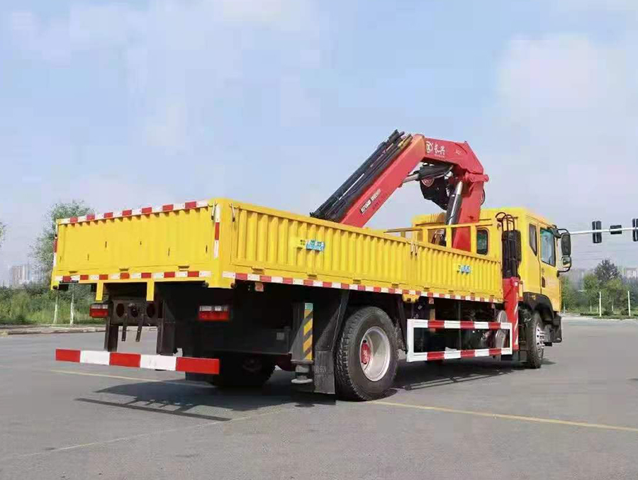 東風多利卡8噸折臂隨車吊